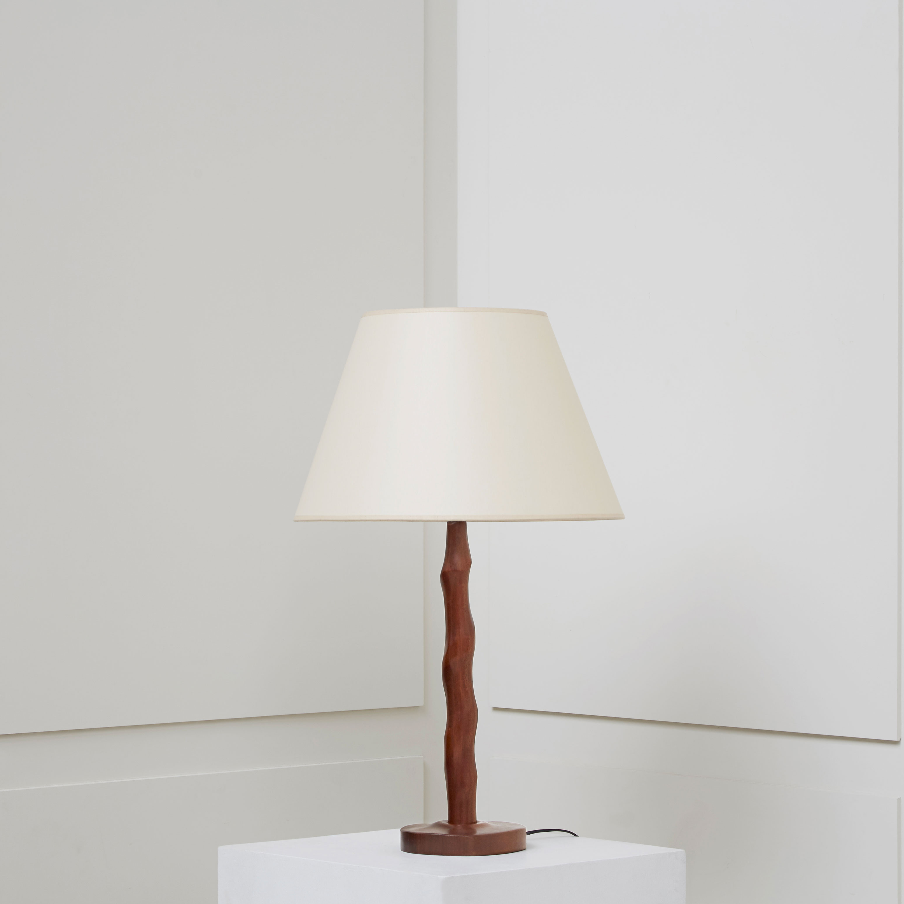 Alexandre Noll, Mahogany lamp, vue 01