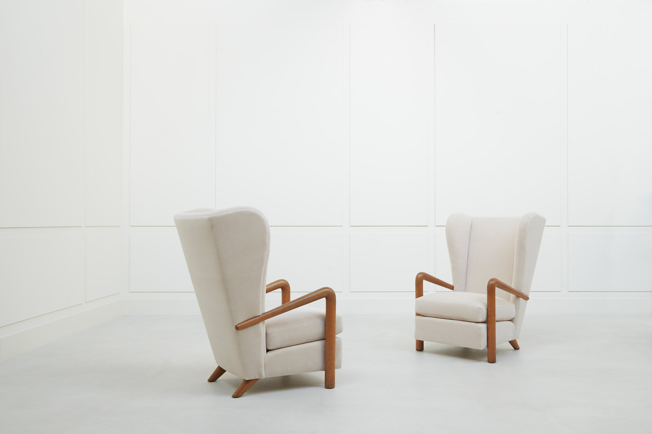 Jean Royère, Paire de fauteuils, vue 02