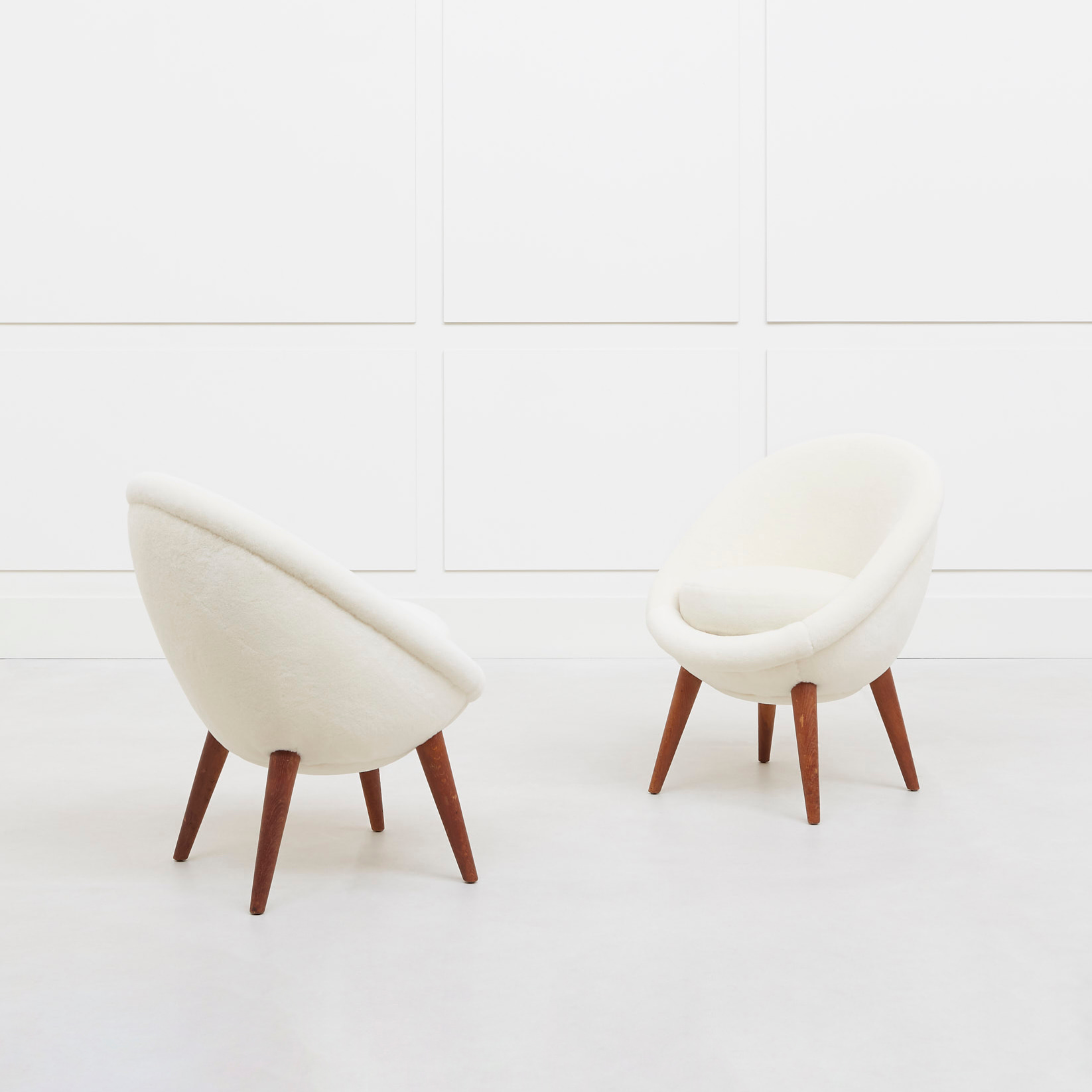 Paire de fauteuils « Œuf »