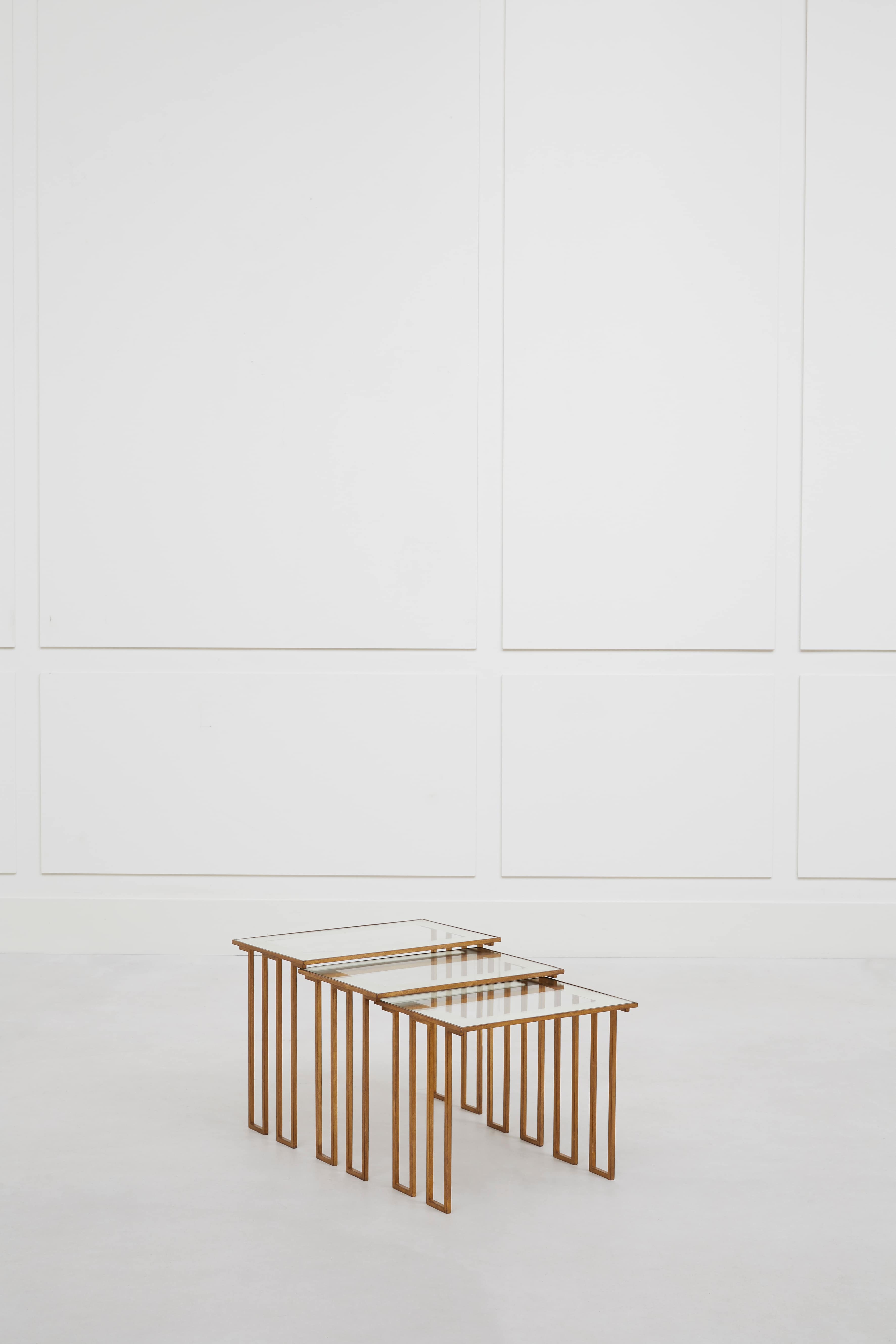 Jean Royère, Tables gigognes « Créneaux », vue 01