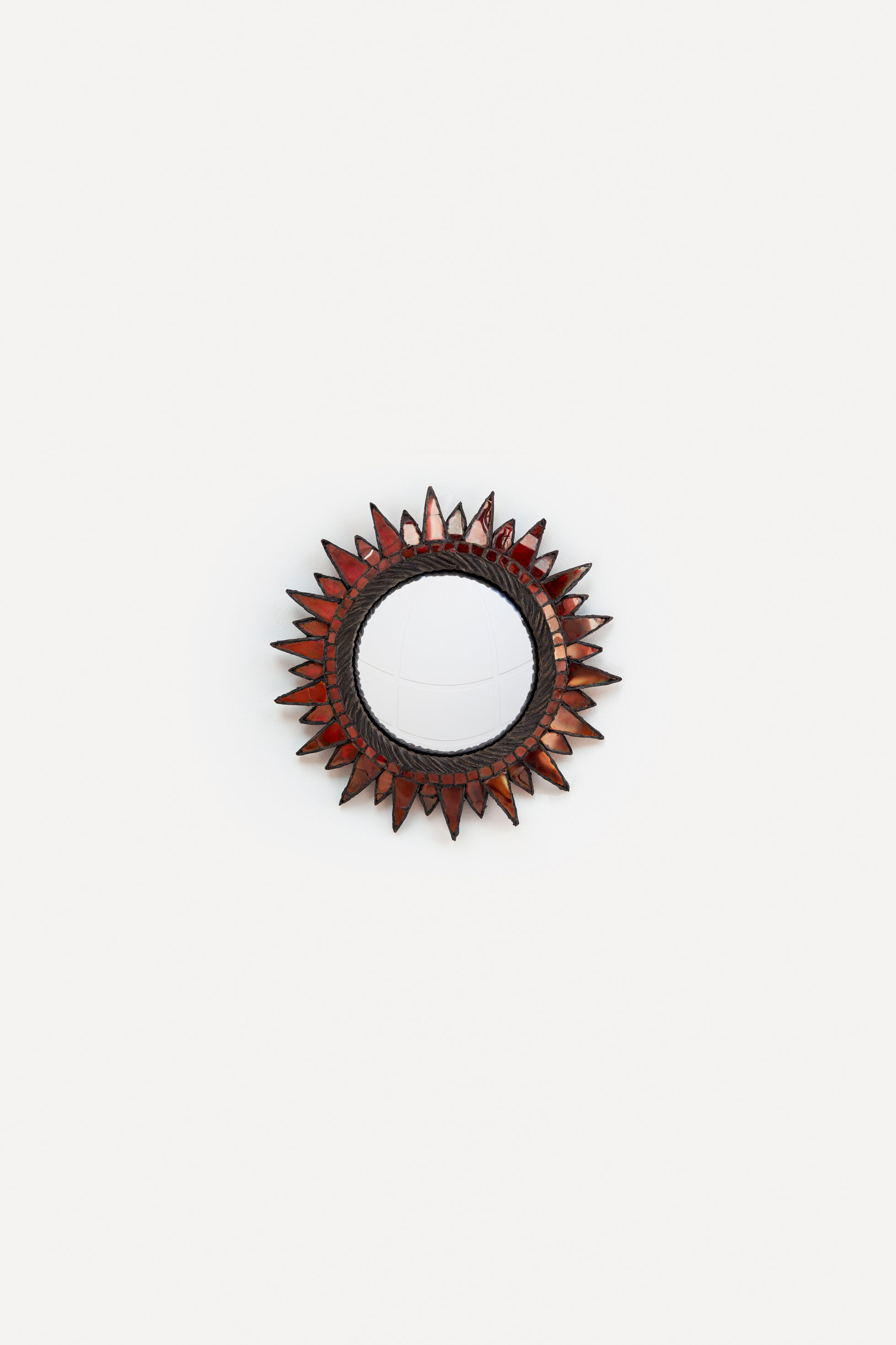 Line Vautrin, Miroir «Soleil à pointes n°1» rouge, vue 01