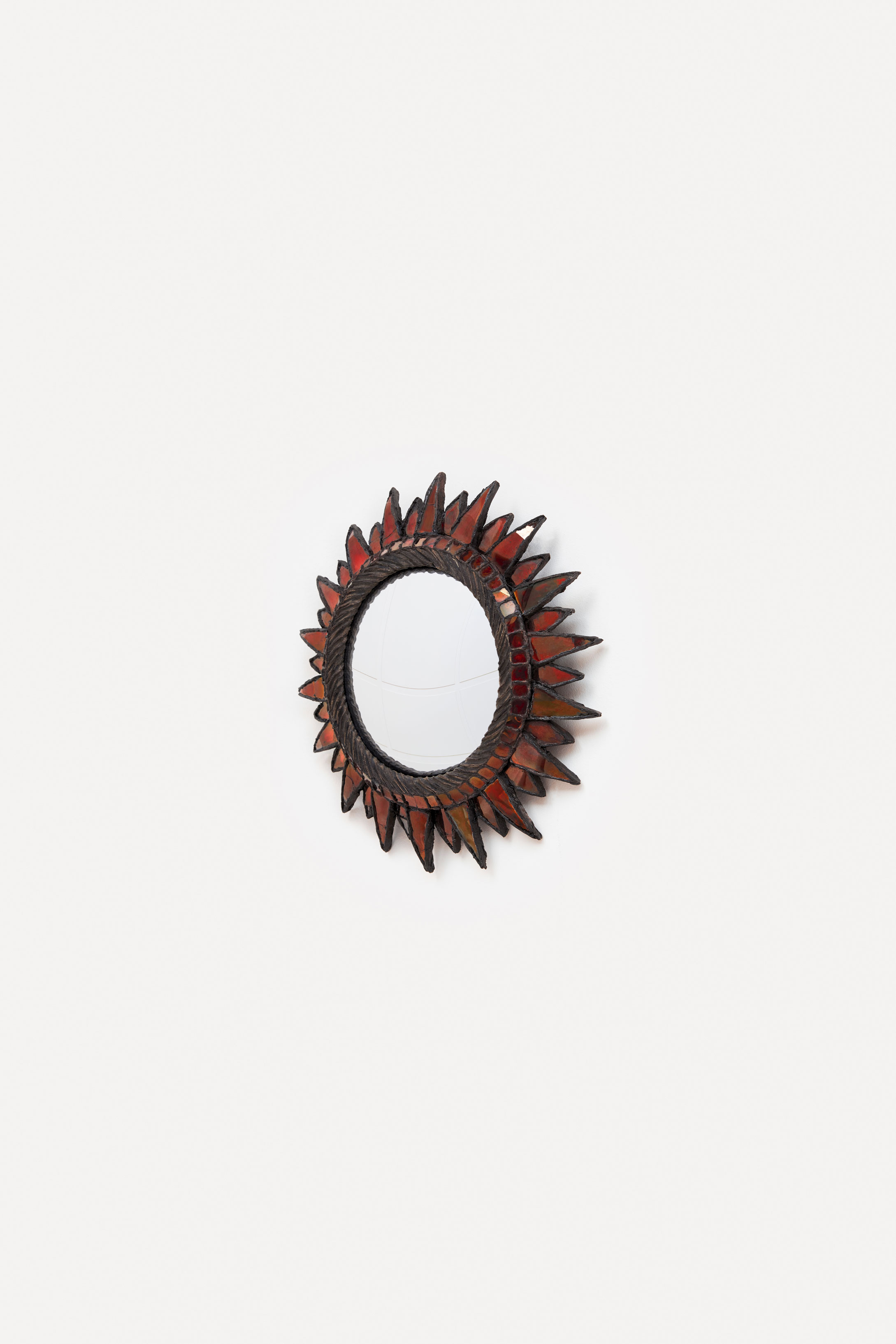 Line Vautrin, Miroir «Soleil à pointes n°1» rouge, vue 02